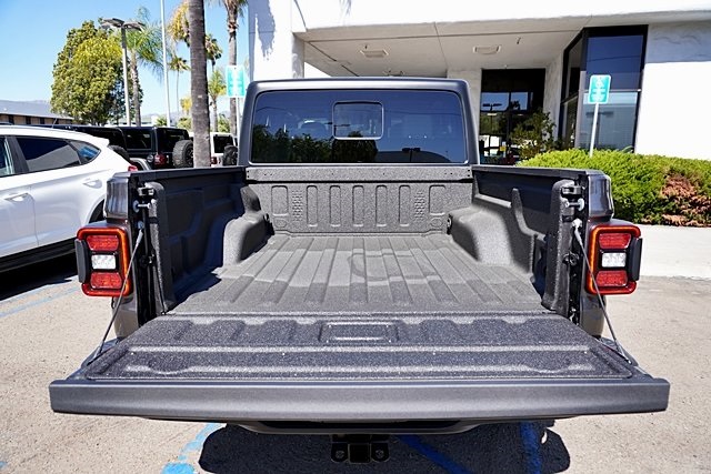 New 2025 Granite Crystal Metallic Clear-Coat Exterior Paint Jeep Willys image 19