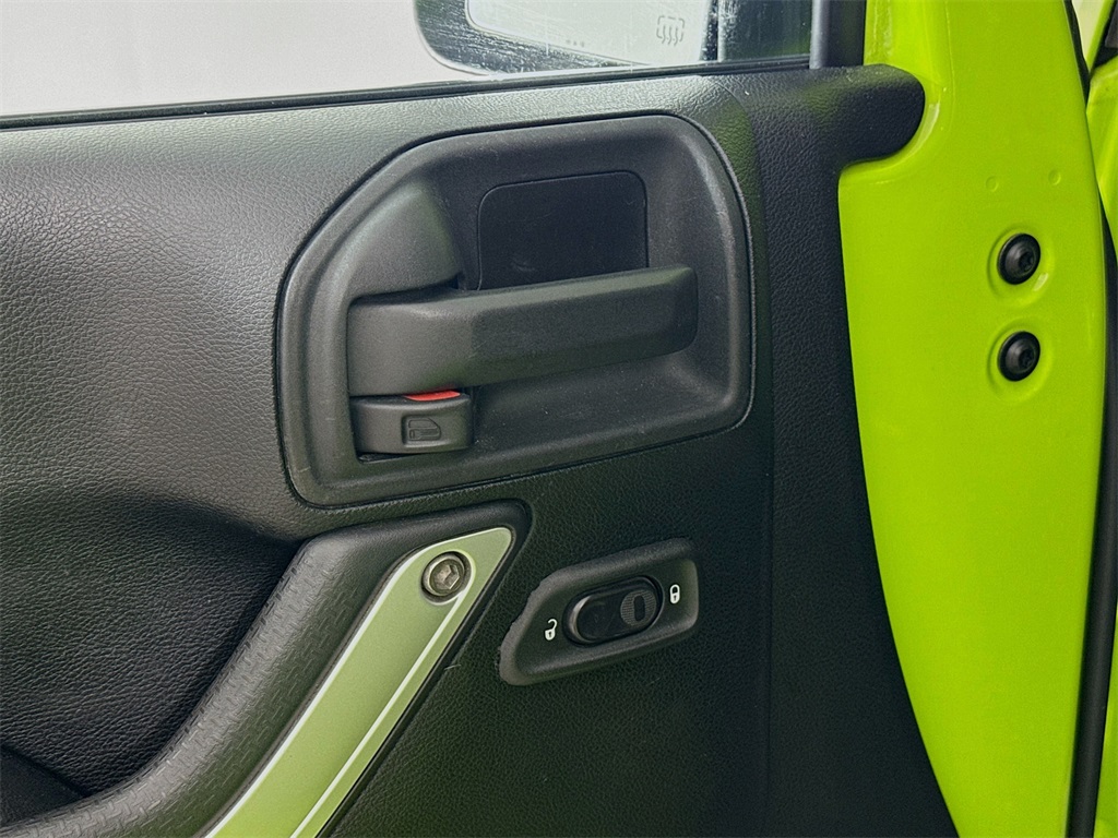 2013 Jeep Wrangler Rubicon photo 17
