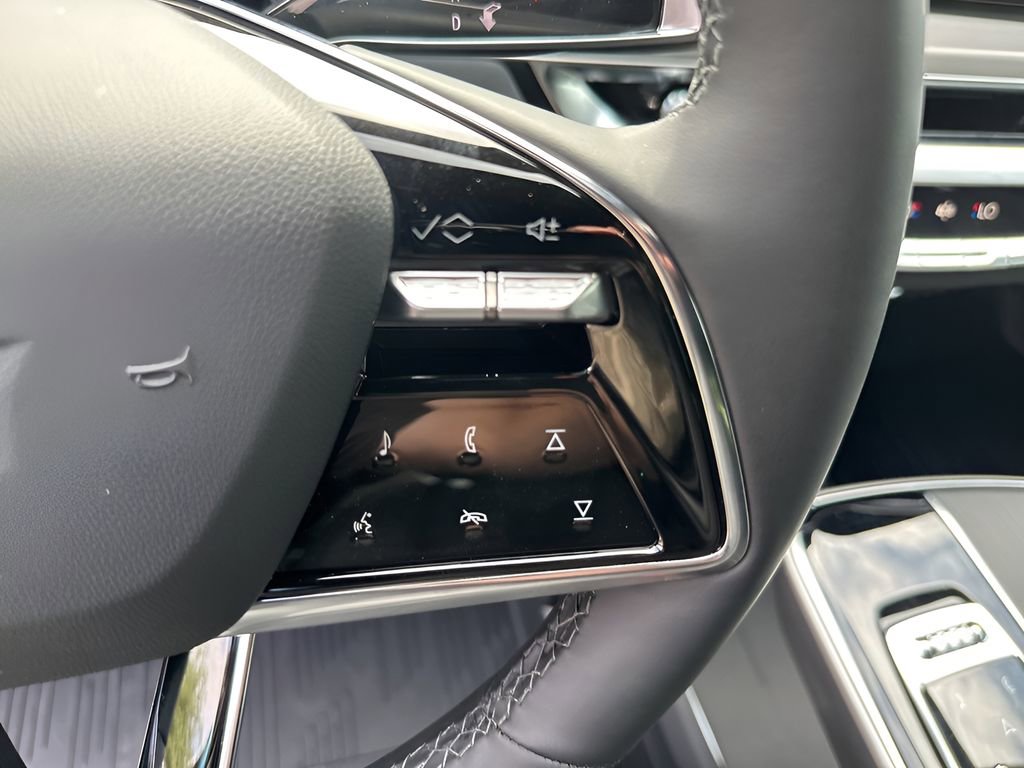2025 Cadillac Lyriq Luxury photo 26