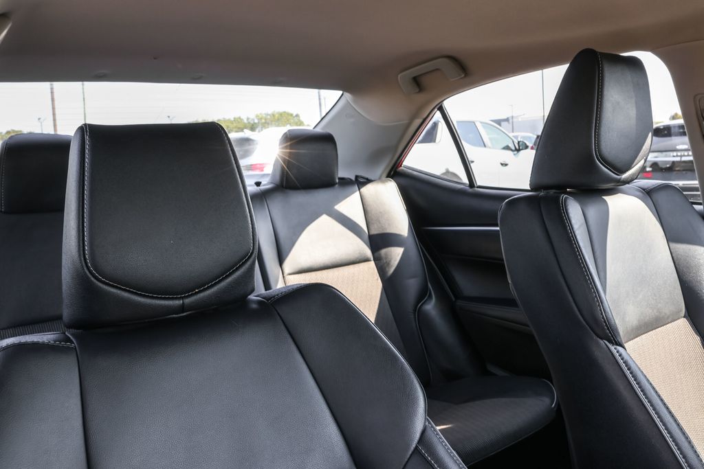 2015 Toyota Corolla L photo 32