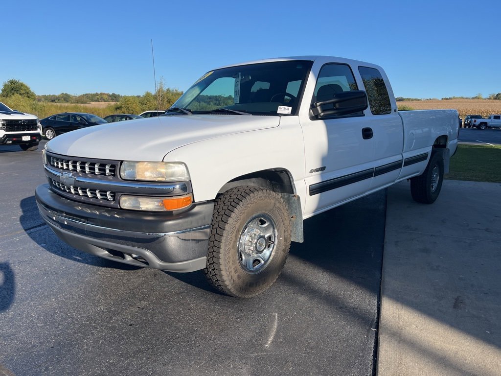 2000 Chevrolet Silverado 2500HD LS photo 3