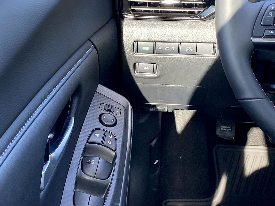2025 Nissan Sentra SV photo 9