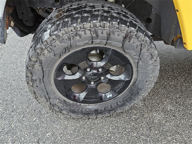 2015 Jeep Wrangler Unlimited Sahara photo 13
