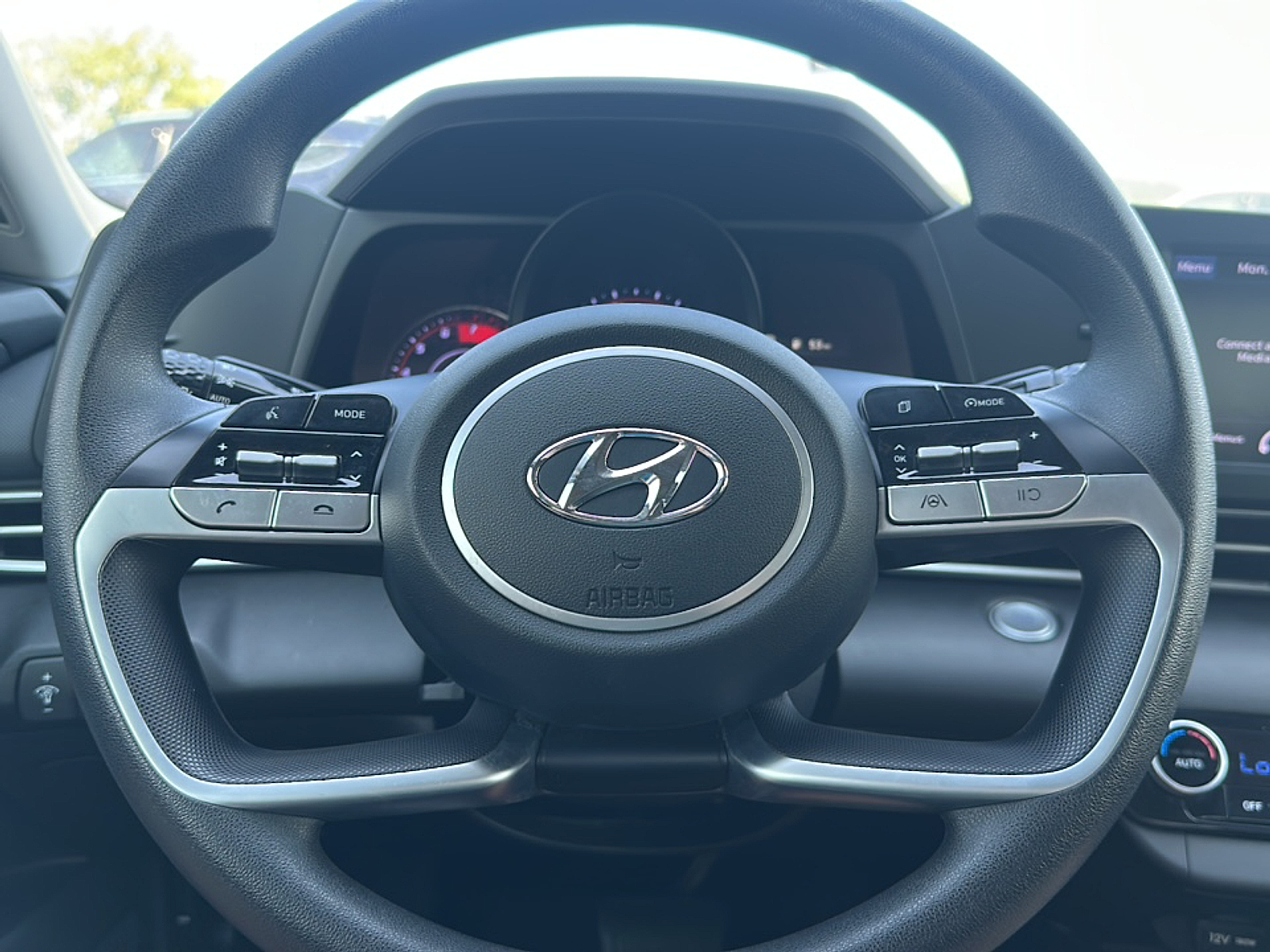 2023 Hyundai Elantra SEL photo 16