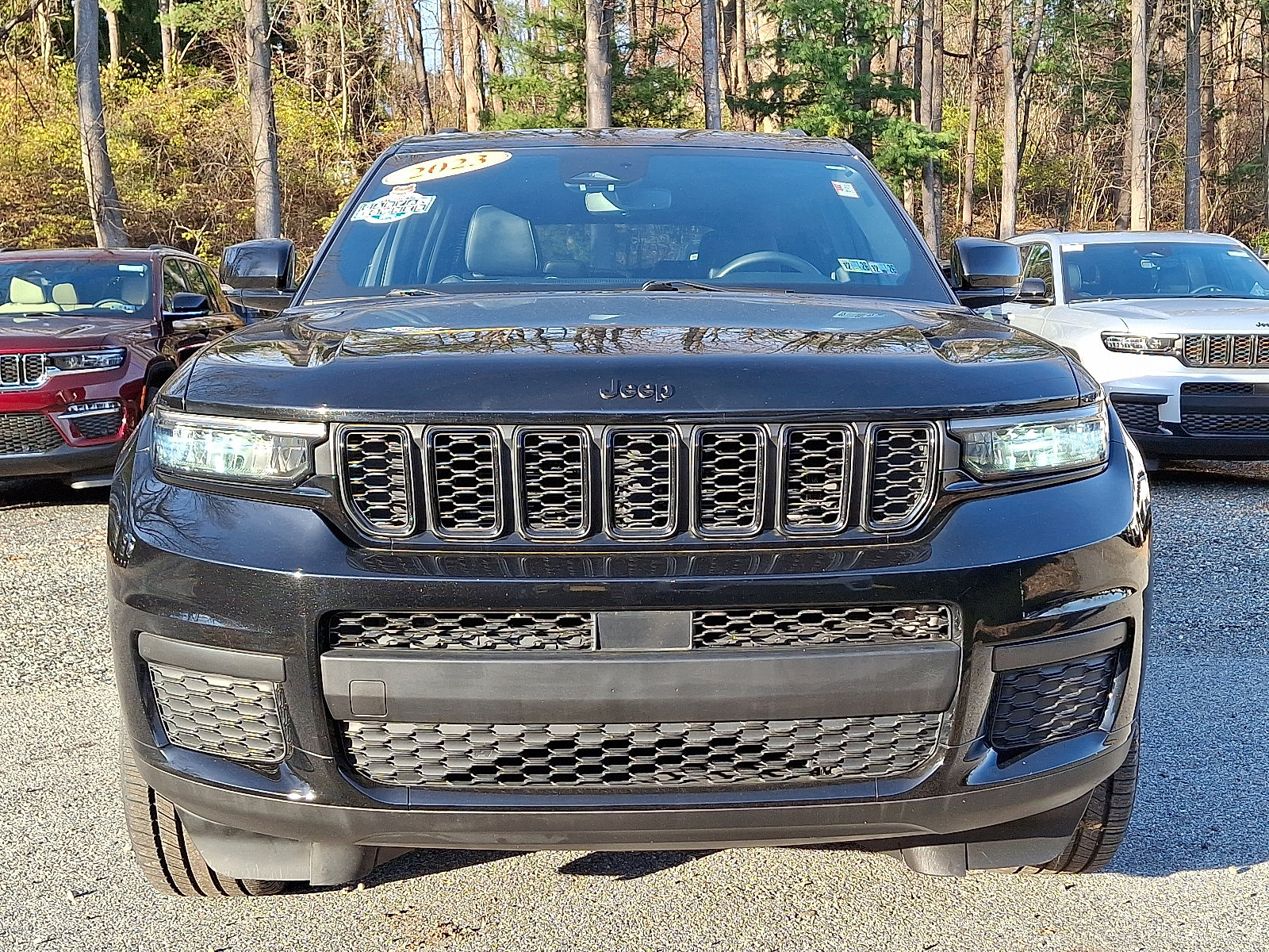 2023 Jeep Grand Cherokee Laredo Altitude photo 2