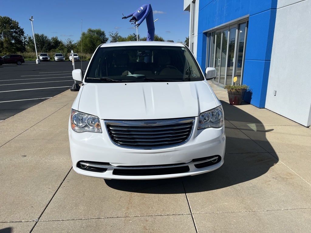 2016 Chrysler Town & Country Touring photo 3