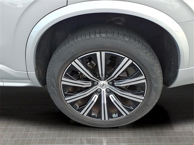 2023 Volvo XC90 B5 Core photo 4