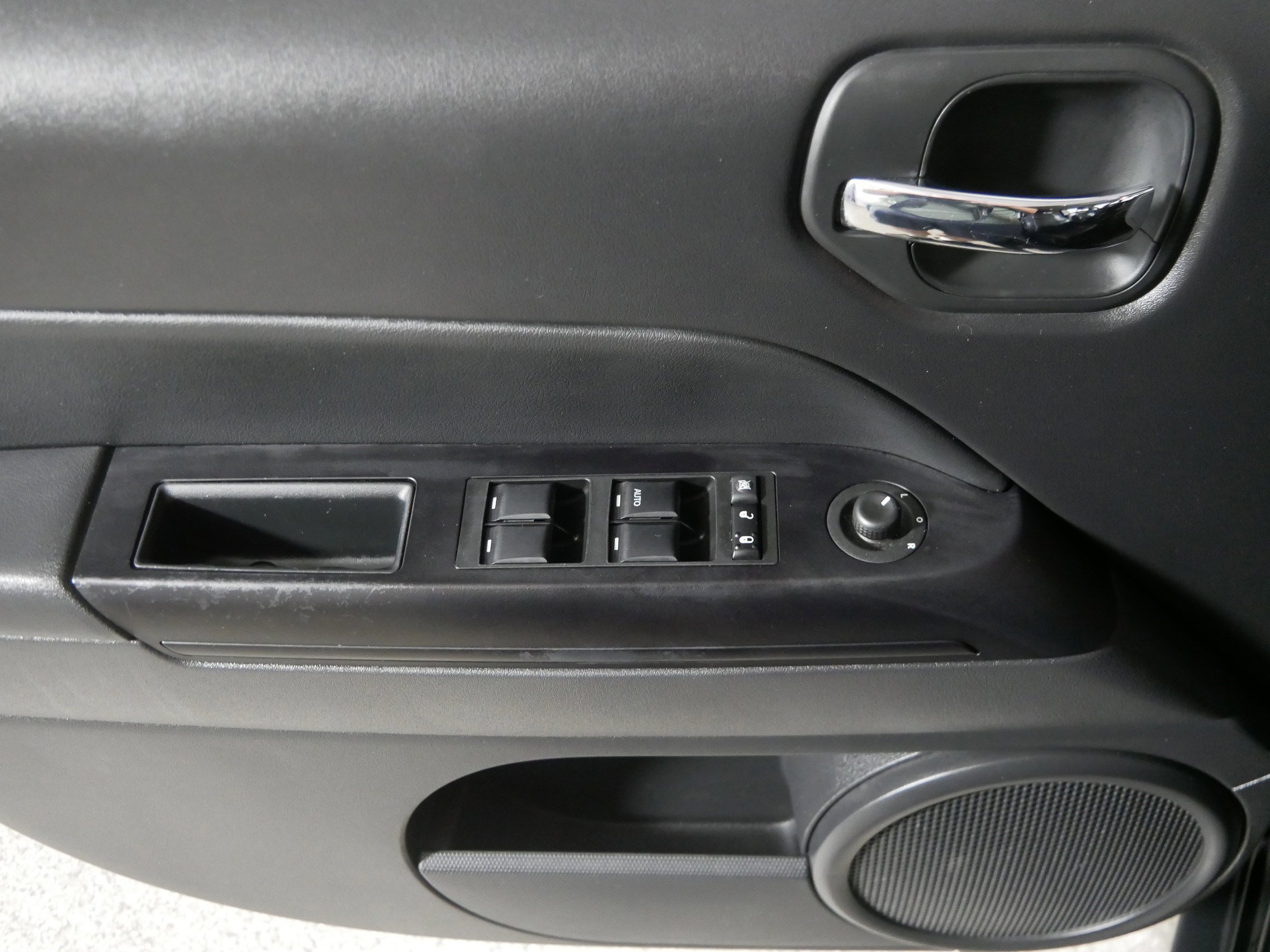 2016 Jeep Patriot High Altitude Altitude Edition photo 18