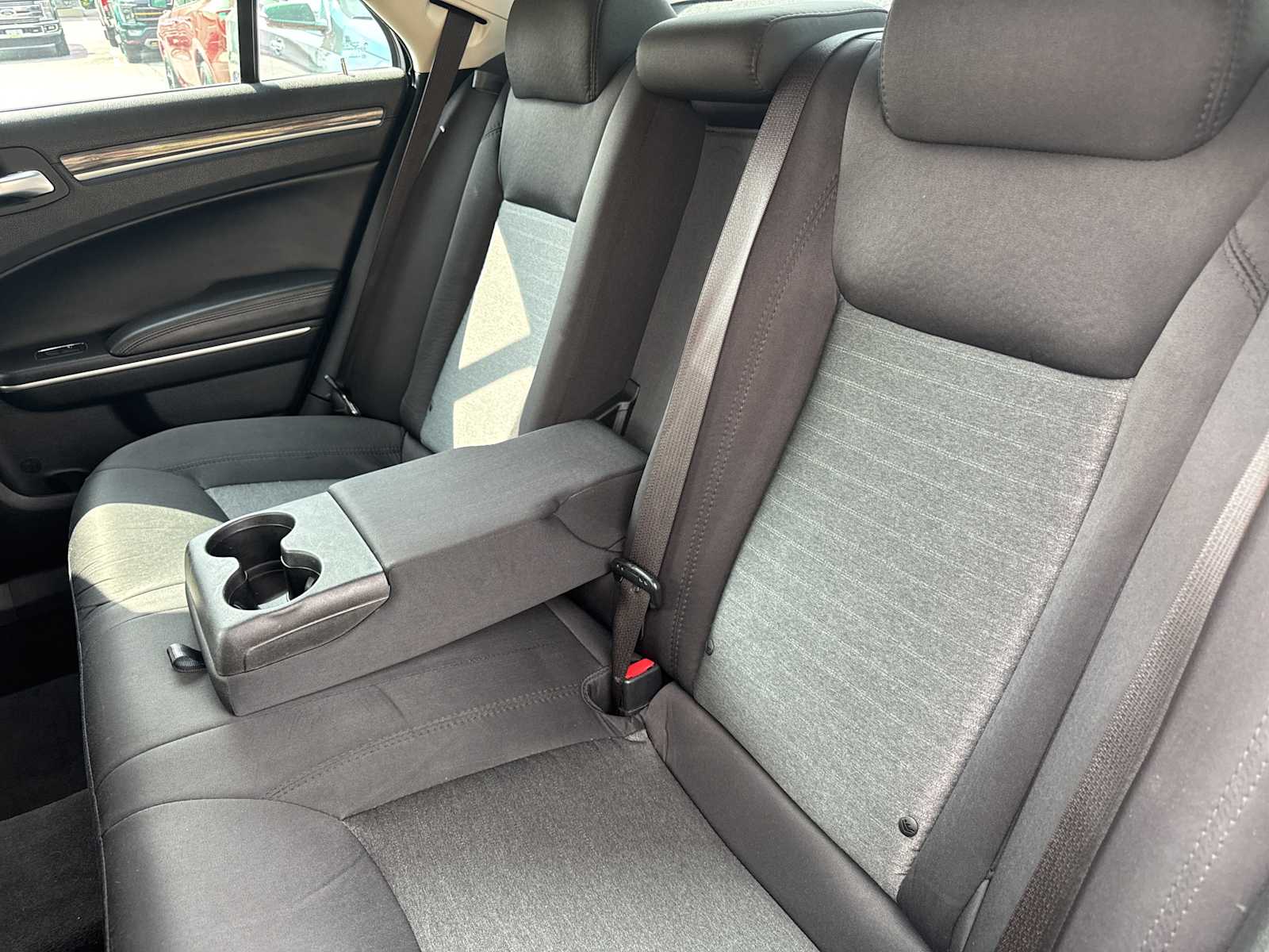 2018 Chrysler 300 Touring photo 28