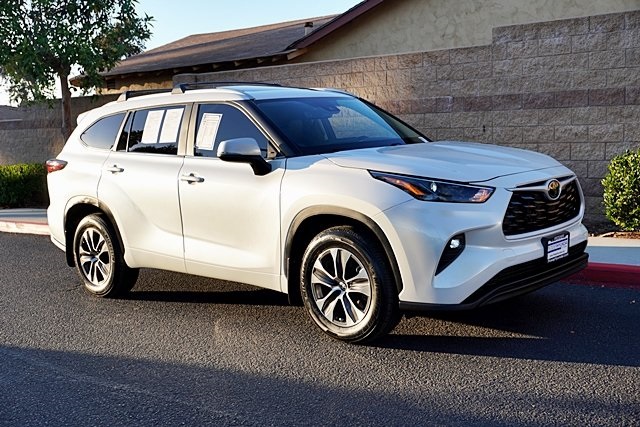 Used 2024 White Toyota LE image 5