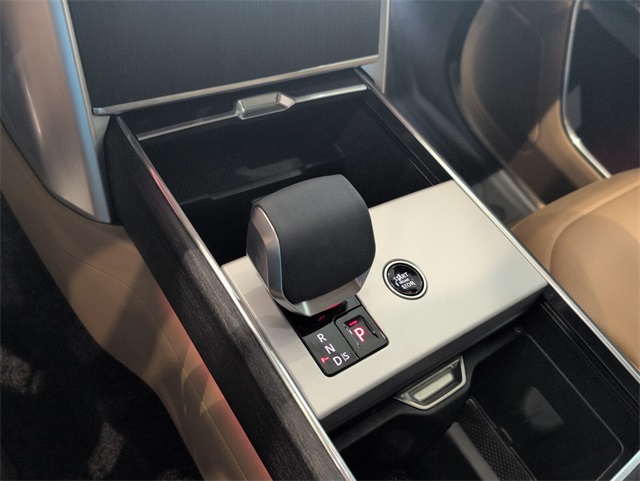 2025 Land Rover Range Rover SE photo 18