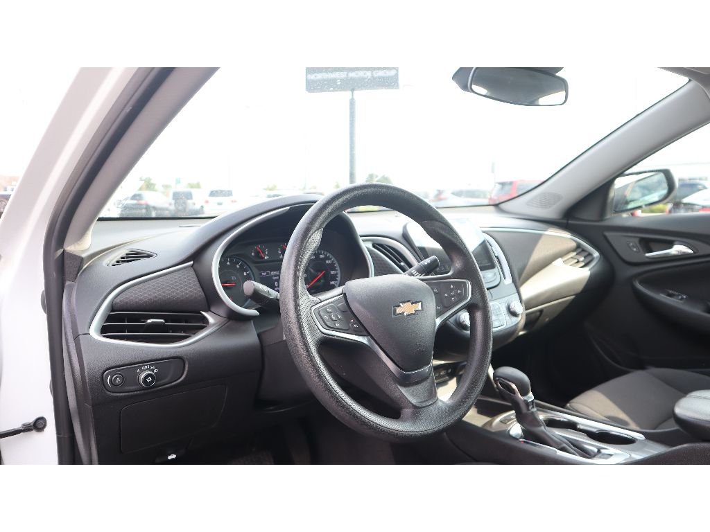 2023 Chevrolet Malibu 1LT photo 13