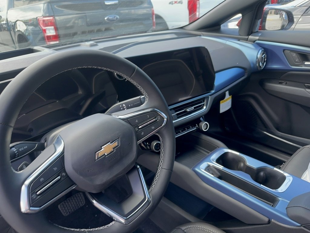 2025 Chevrolet Equinox EV 1LT photo 3