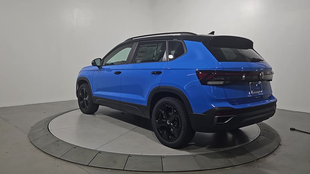 2025 Volkswagen Taos SE photo 3
