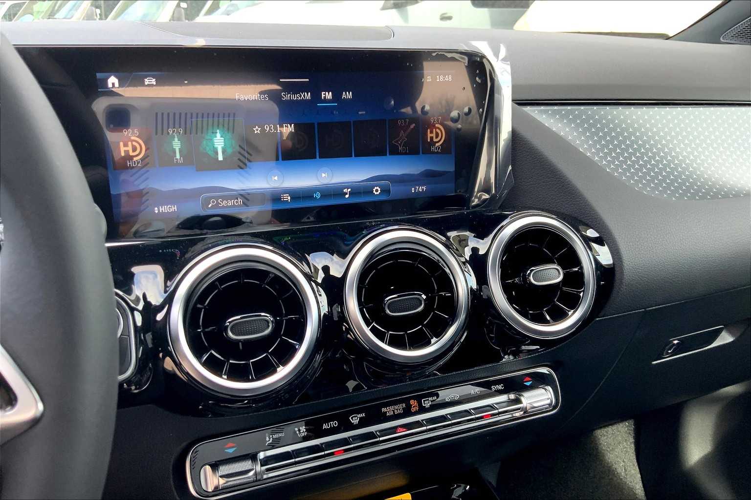 2025 Mercedes Benz GLA 250 photo 12