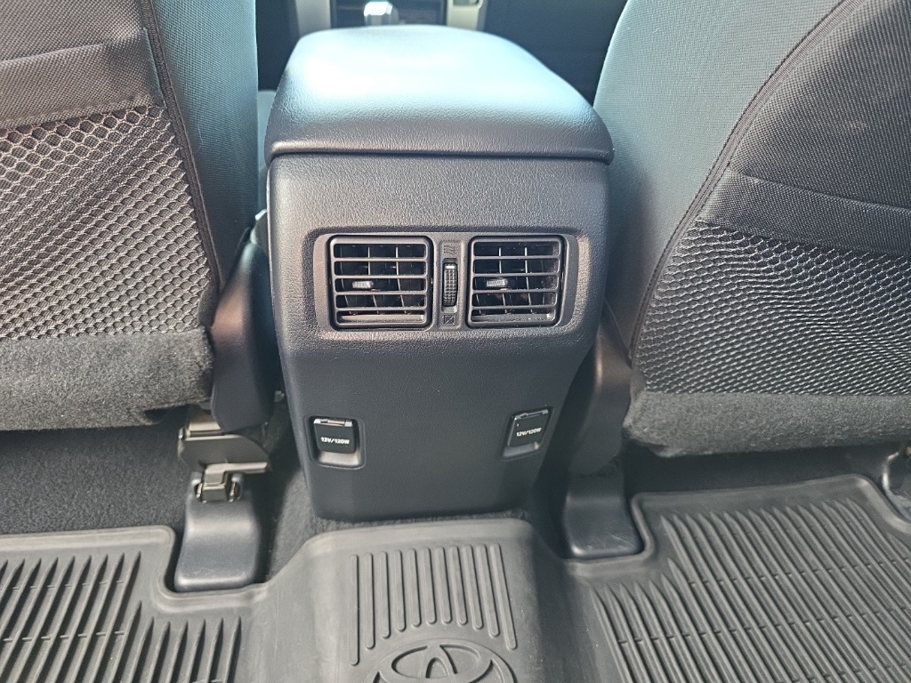 2016 Toyota 4Runner SR5 photo 14