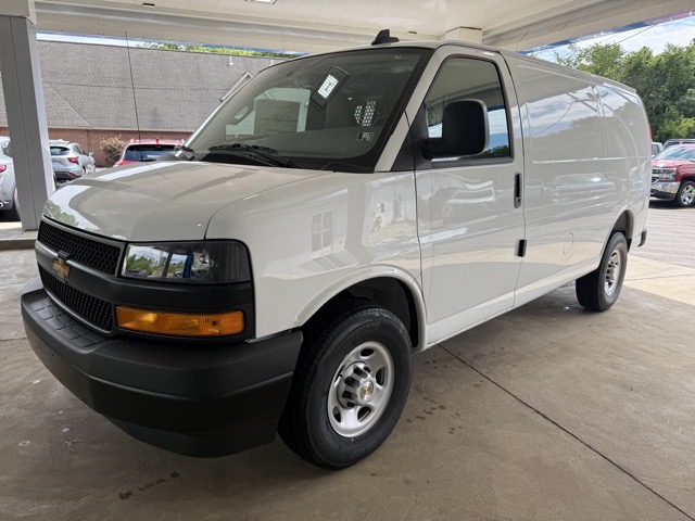 2025 Chevrolet Express Cargo Work Van's photo