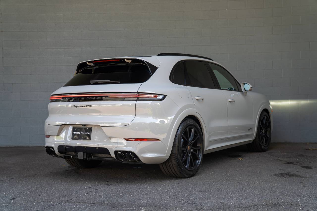 2025 Porsche Cayenne GTS photo 14