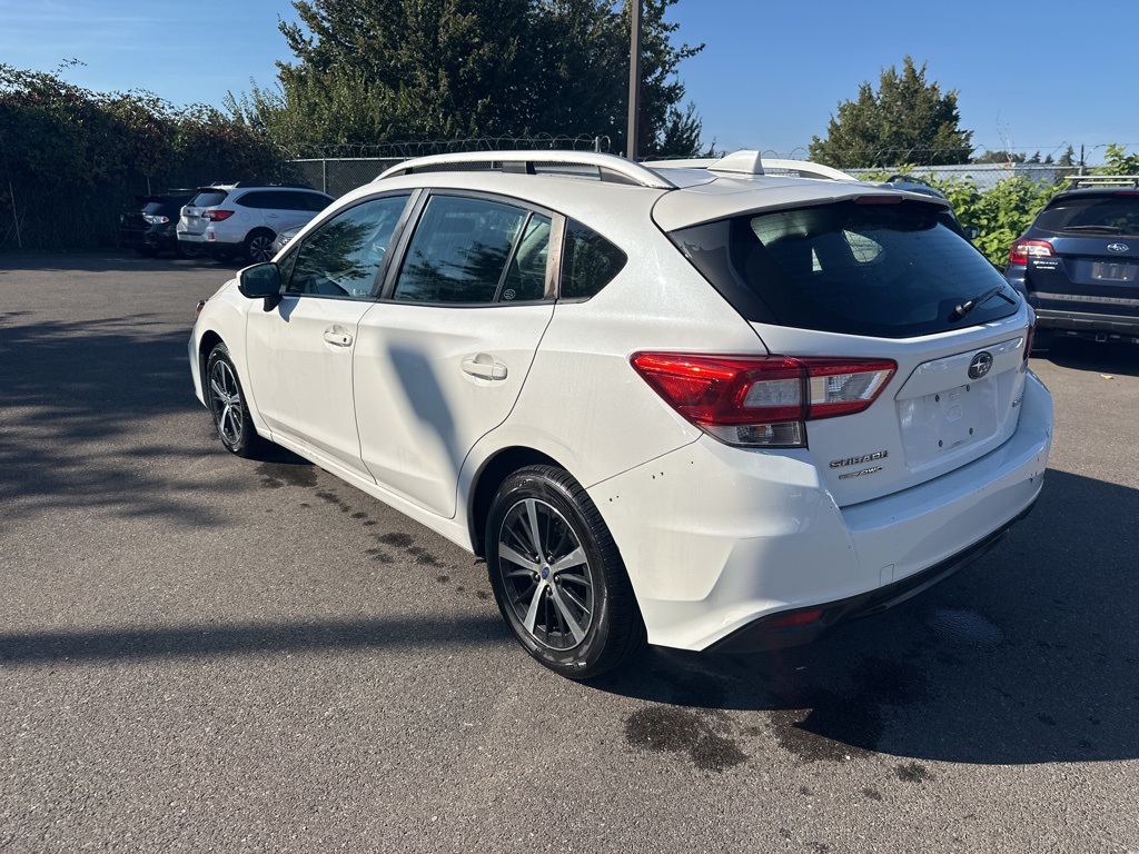 2019 Subaru Impreza 2.0i Premium photo 2