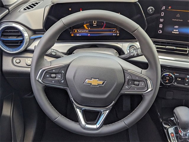 2025 Chevrolet Trax LT photo 8