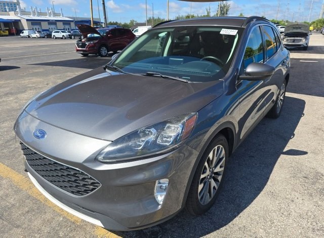 2021 Ford Escape Hybrid Titanium photo 2