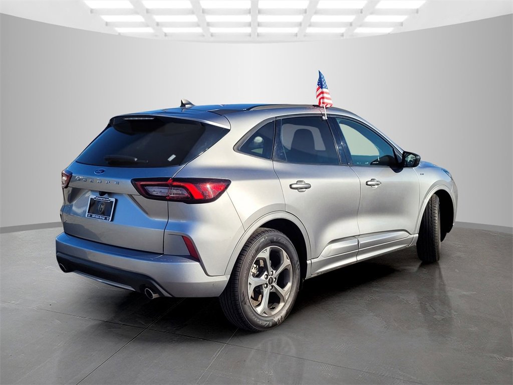 2023 Ford Escape ST-Line photo 4