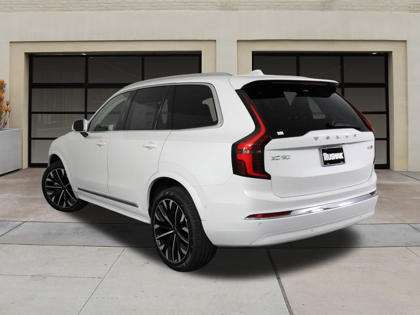 2025 Volvo XC90 Plus photo 2