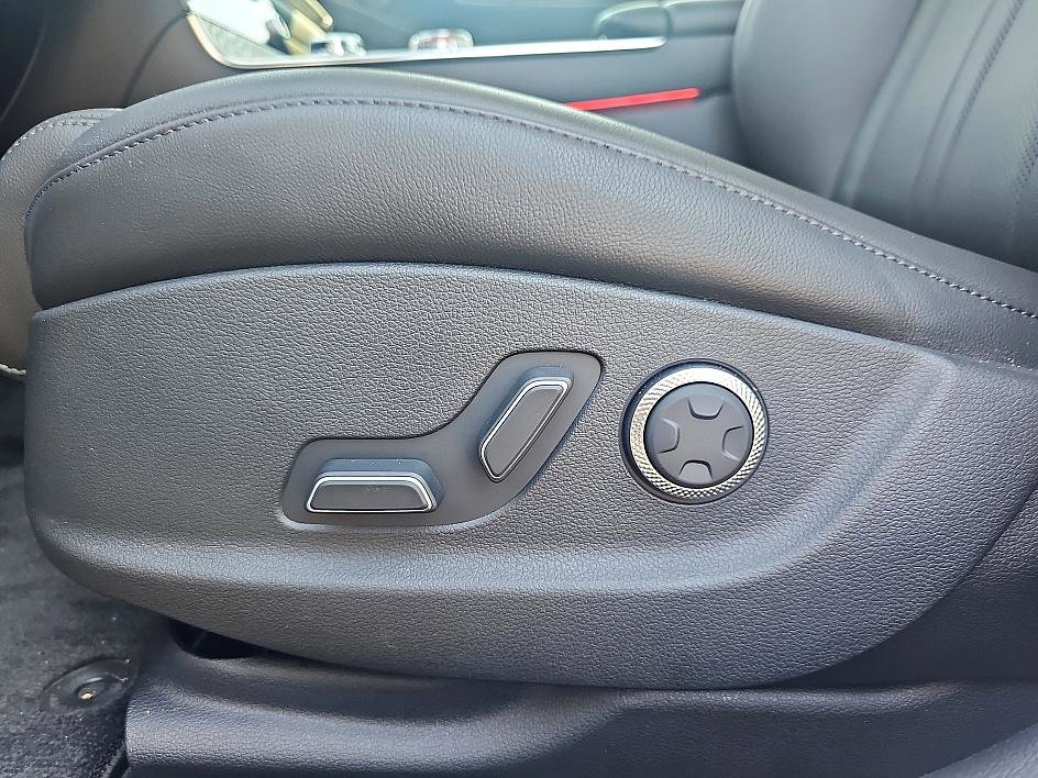 2025 Genesis G80 2.5T Advanced photo 16