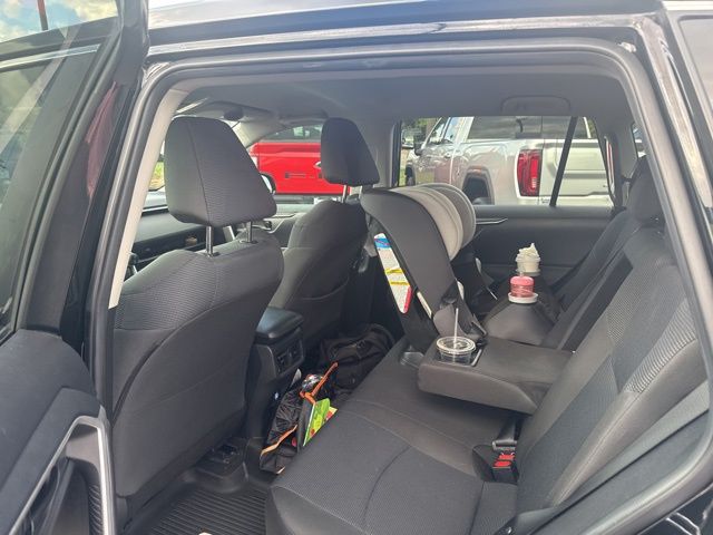 2022 Toyota RAV4 LE photo 4