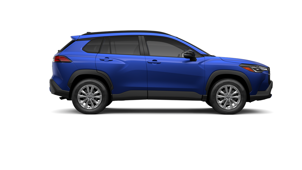 2025 Toyota Corolla Cross LE photo 12