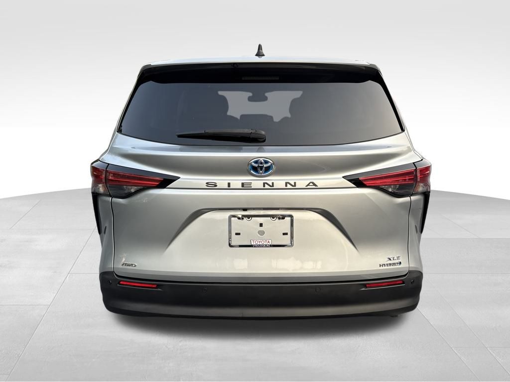 2021 Toyota Sienna XLE photo 4