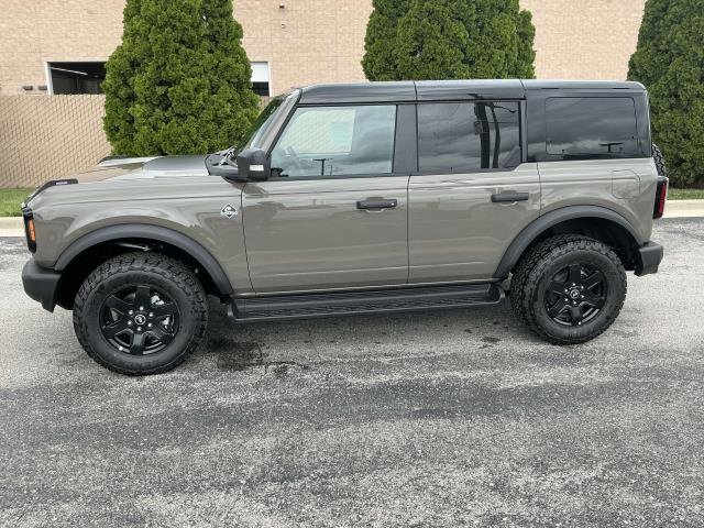 2025 Ford Bronco Outer Banks photo 2