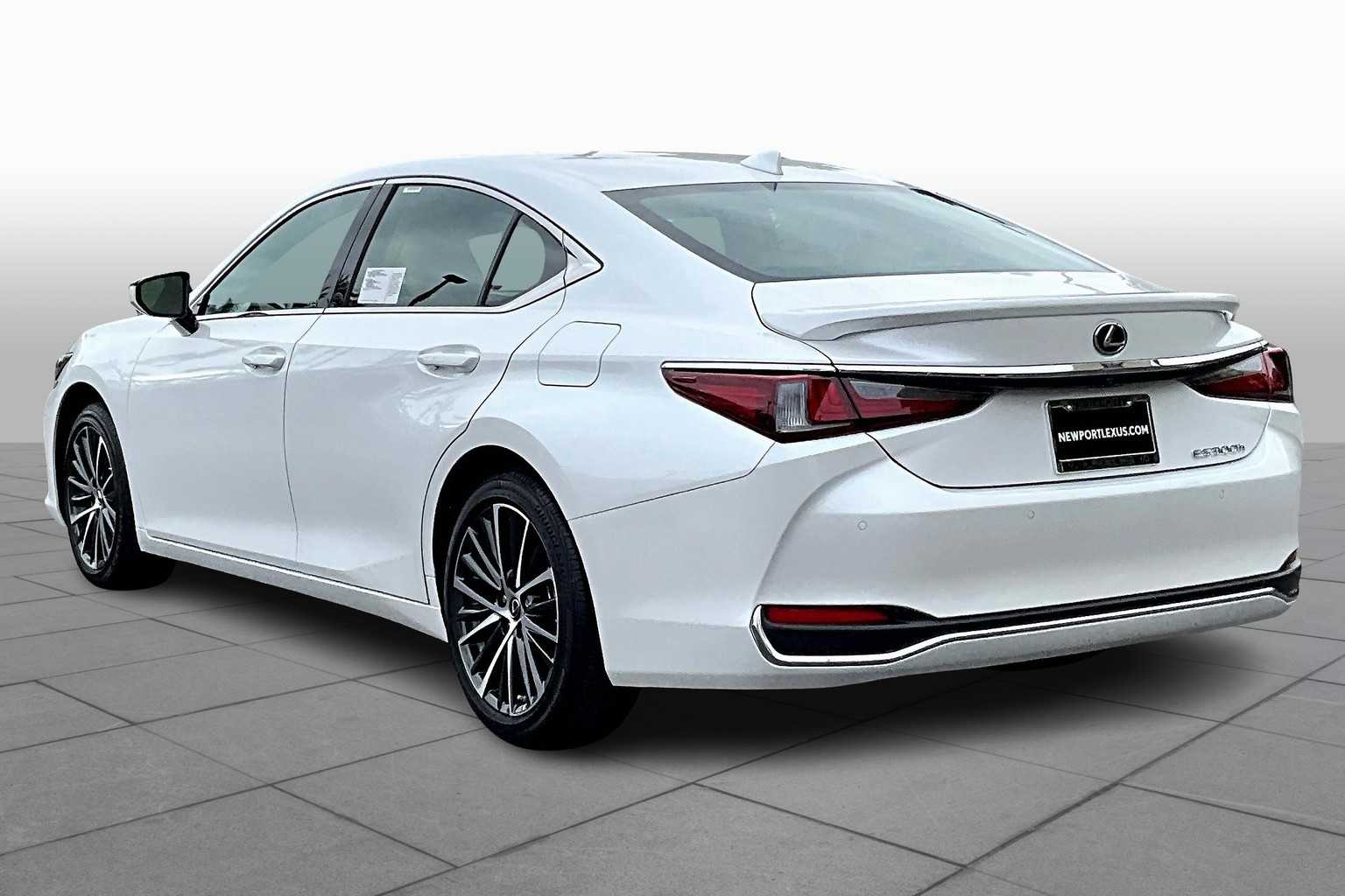 2025 Lexus ES 300h photo 7