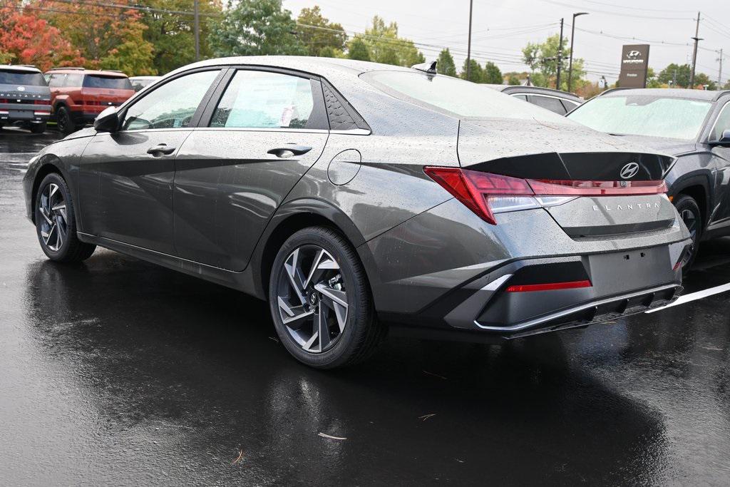 2025 Hyundai Elantra SEL Convenience photo 4