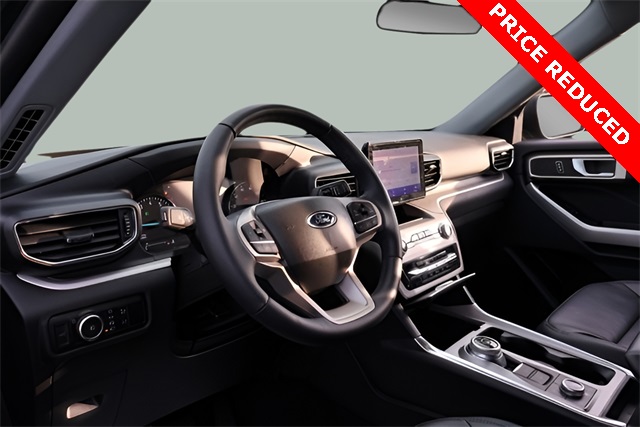 2023 Ford Explorer XLT photo 2
