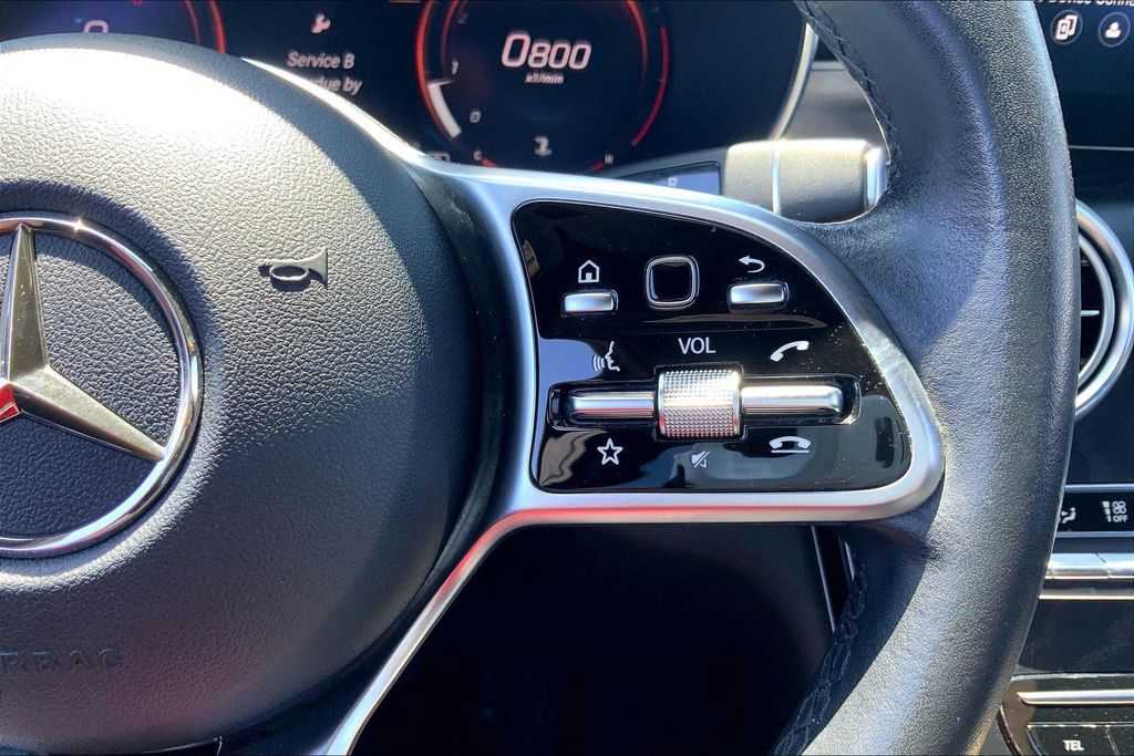2022 Mercedes Benz GLC 300 photo 13