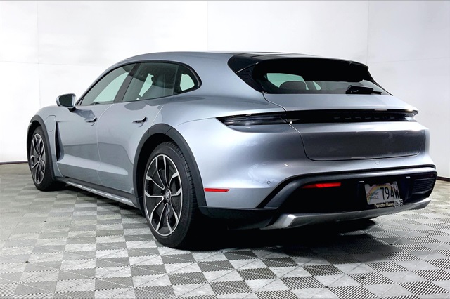 2022 Porsche Taycan Cross Turismo 4S photo 3