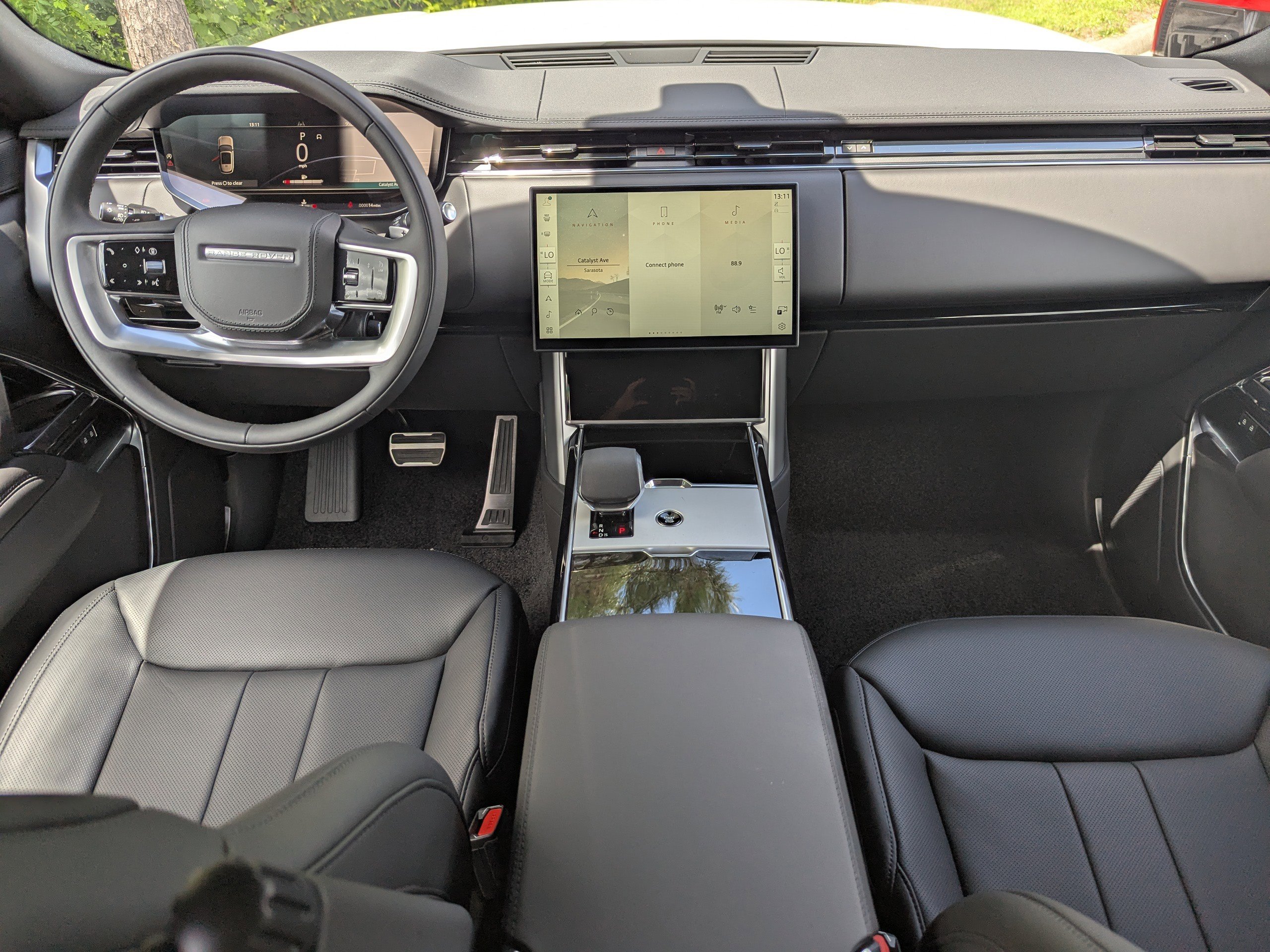 2025 Land Rover Range Rover SE photo 14