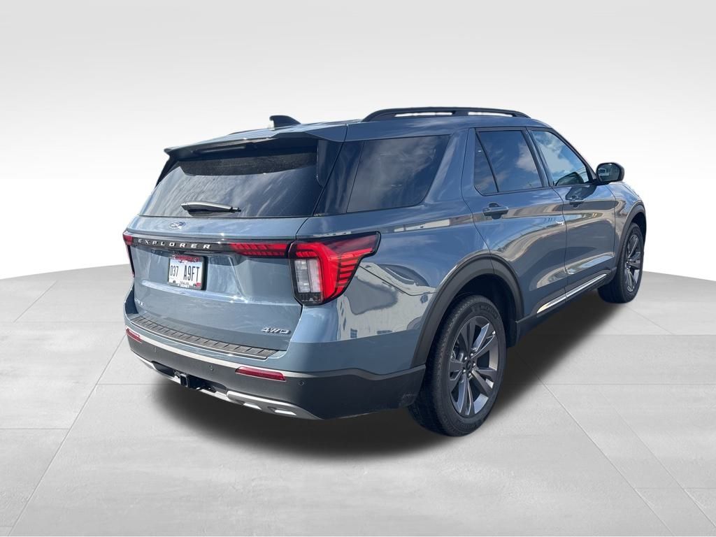 2025 Ford Explorer photo 4
