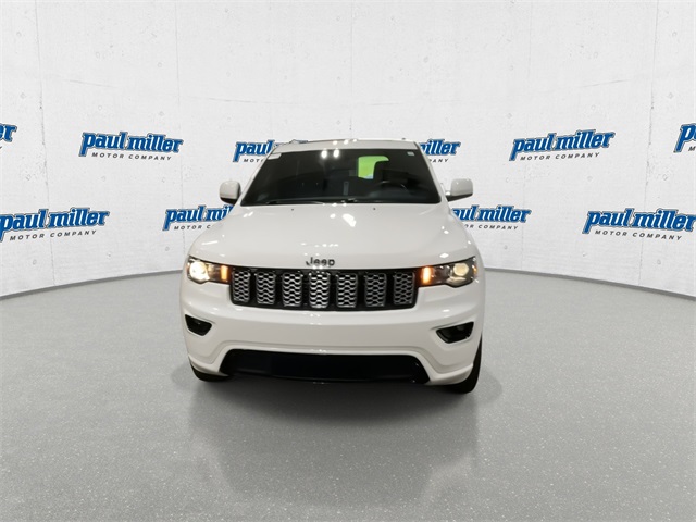 2020 Jeep Grand Cherokee Altitude photo 3