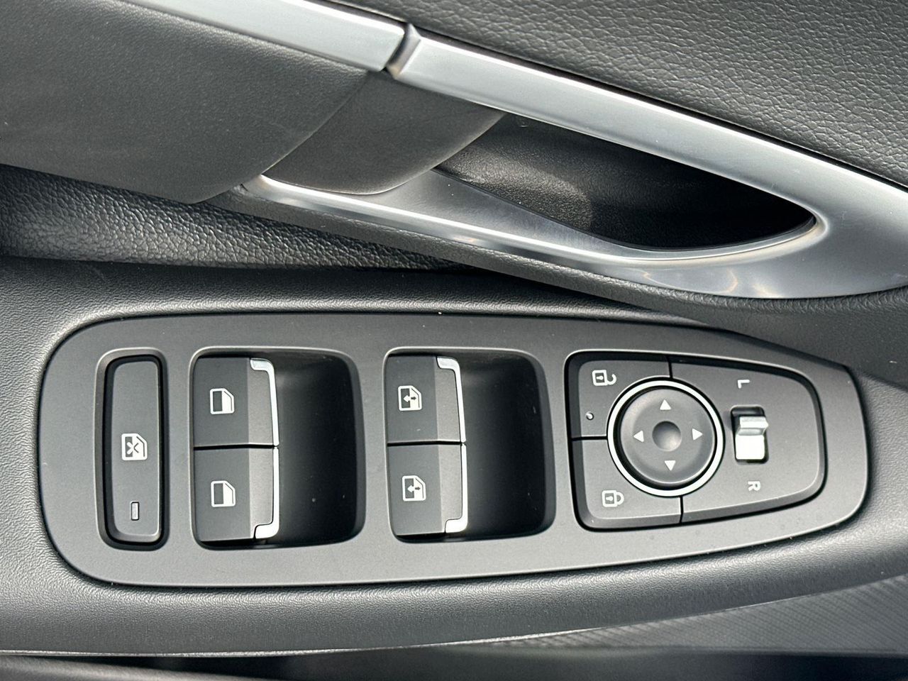 2025 Hyundai Sonata SEL photo 5