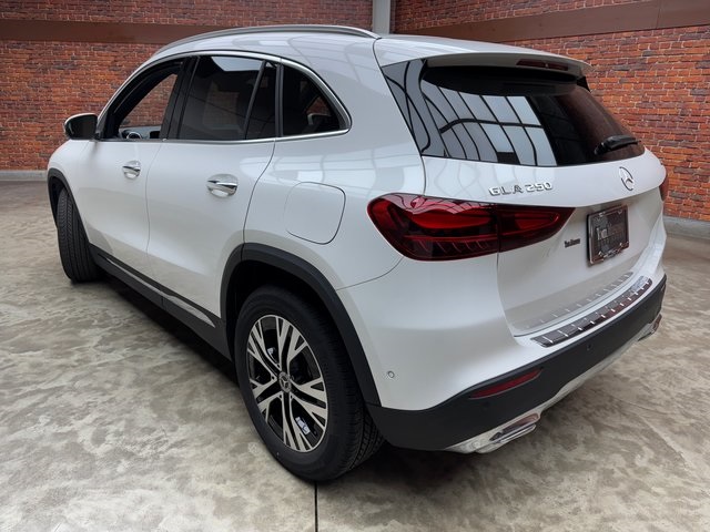 2025 Mercedes Benz GLA 250 4MATIC photo 2