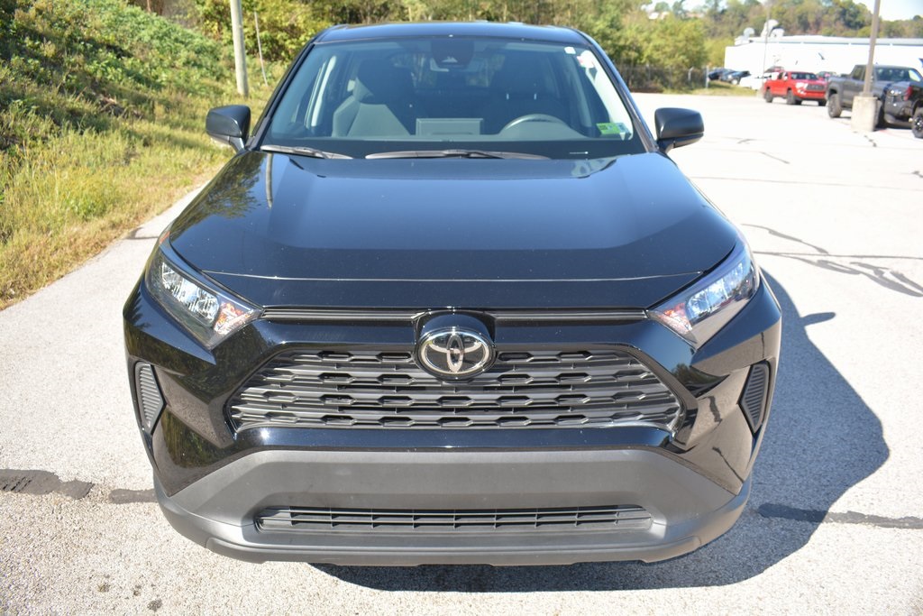2022 Toyota RAV4 LE photo 2