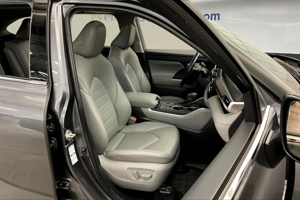 2021 Toyota Highlander Hybrid XLE photo 7