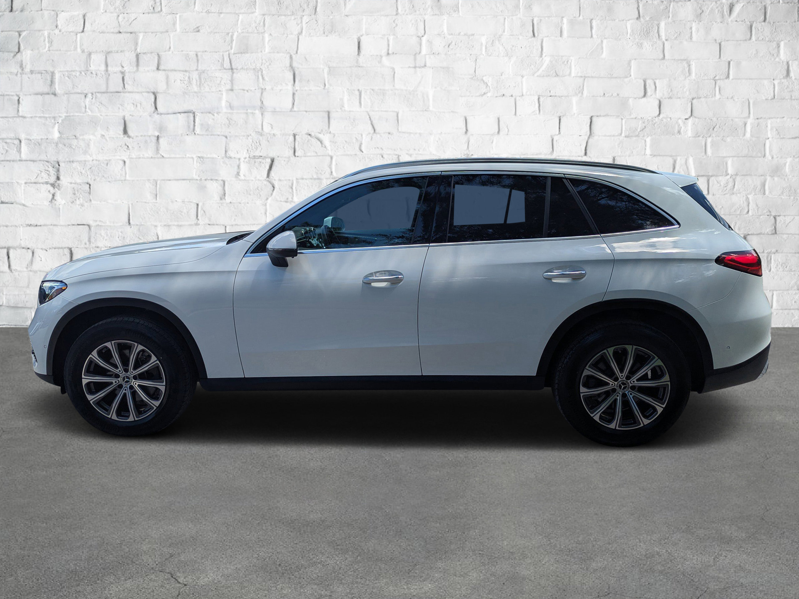 2025 Mercedes Benz GLC 300 4MATIC photo 5