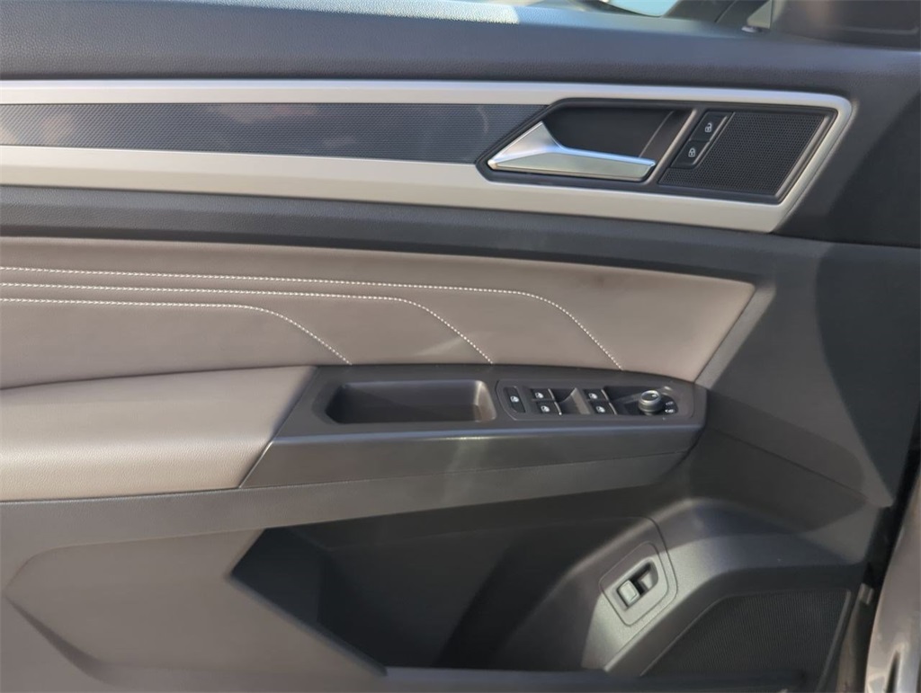 2023 Volkswagen Atlas V6 SEL R-Line photo 18