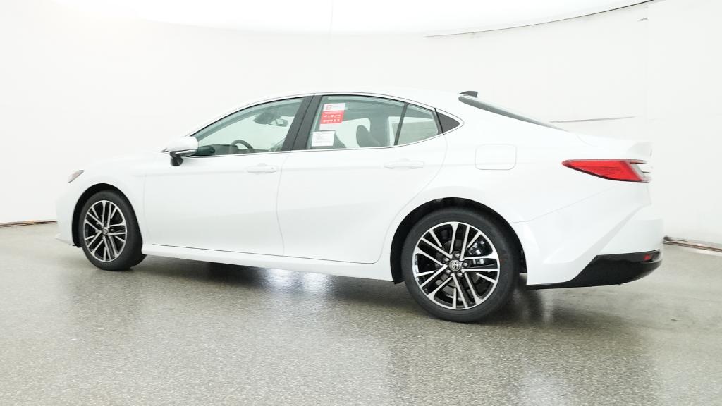 2025 Toyota Camry XLE photo 12