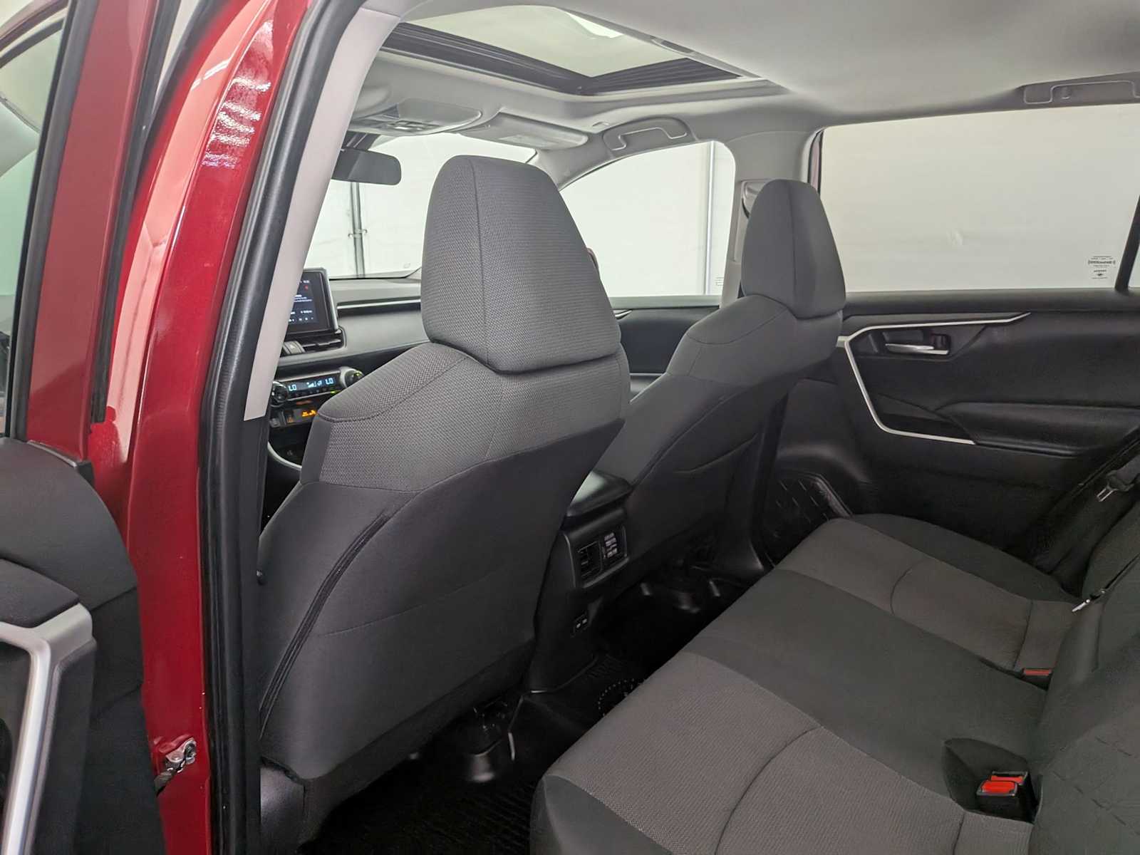 2024 Toyota RAV4 XLE photo 17