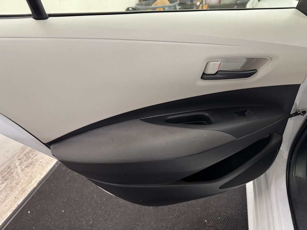 2022 Toyota Corolla LE photo 16
