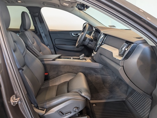 2022 Volvo XC60 Inscription photo 33